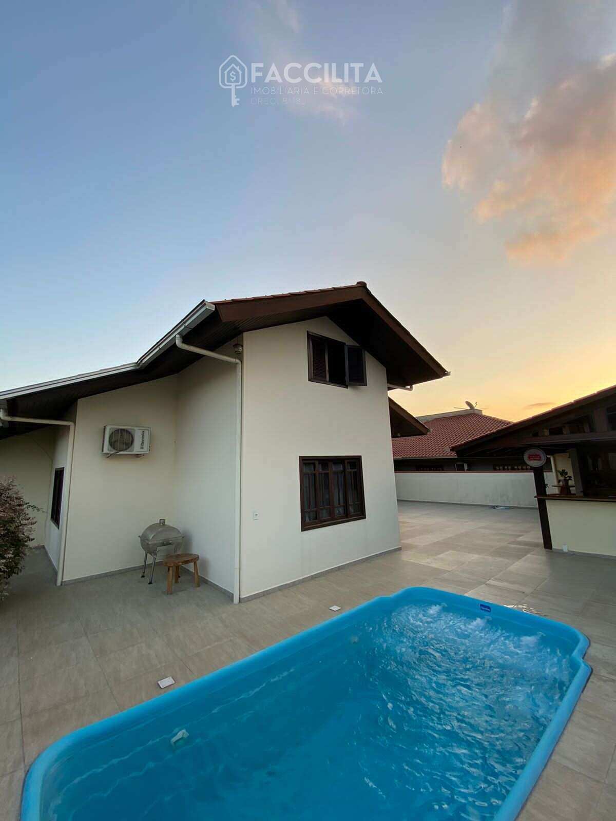 Casa à venda com 3 quartos, 220m² - Amizade,Jaraguá do Sul