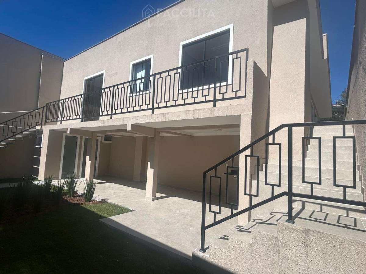 Casa à venda com 3 quartos, 213m² - Floresta,Joinville