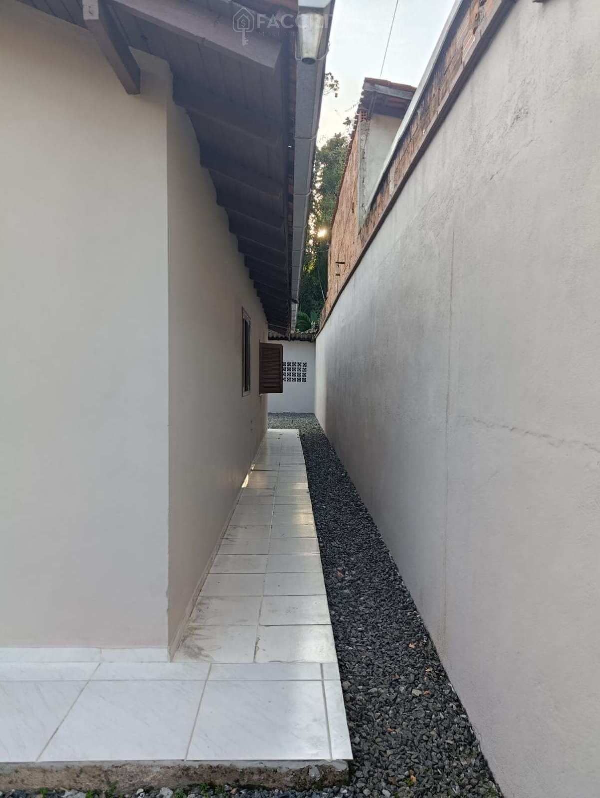  - Casa à venda em Jaraguá do Sul, Tifa Martins, com 3 quartos, 100m²