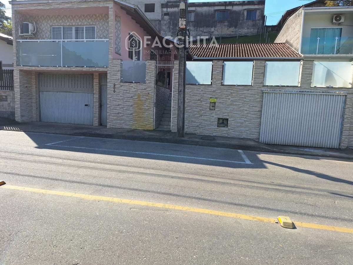 Casa à venda com 4 quartos, 200m² - Tifa martins,Jaraguá do Sul