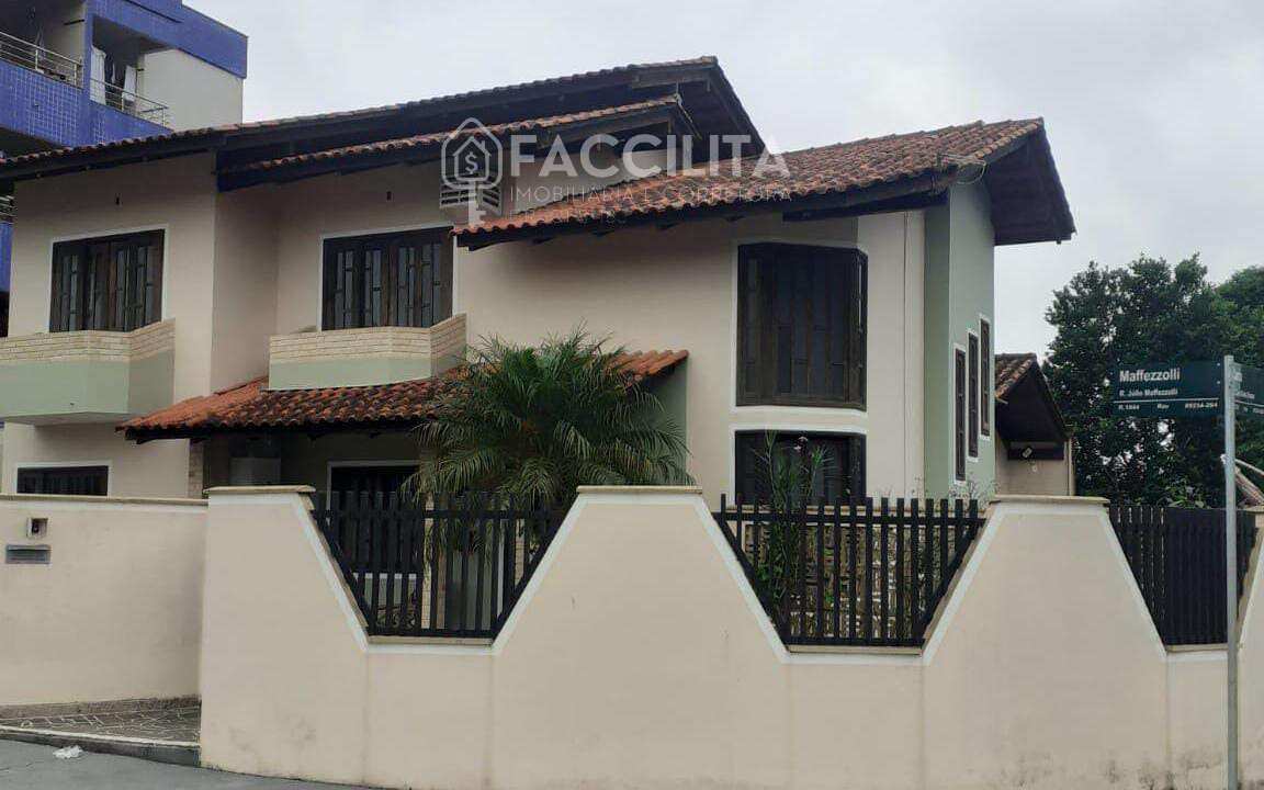 Casa à venda com 4 quartos - Rau,Jaraguá do Sul