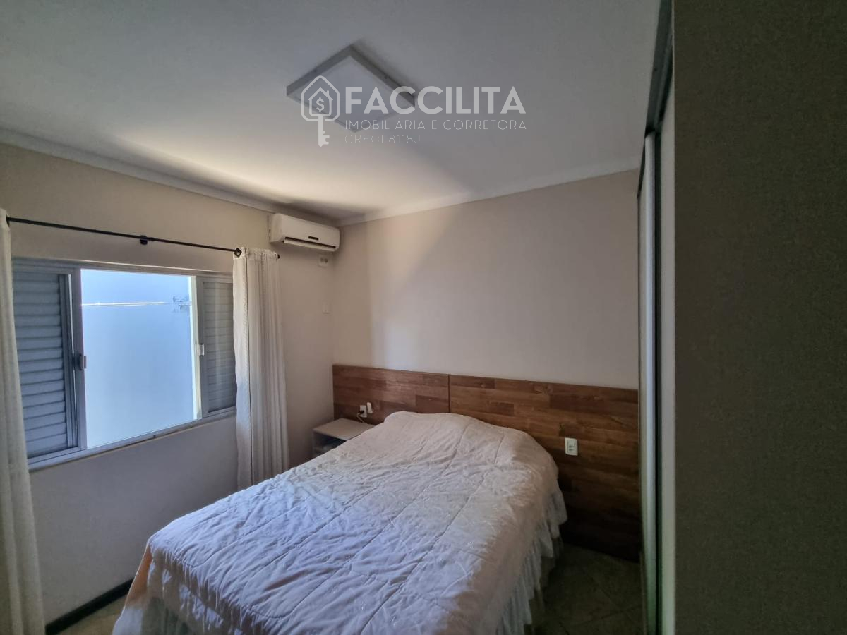  - Casa com 4 quartos, 120m², à venda no Centro