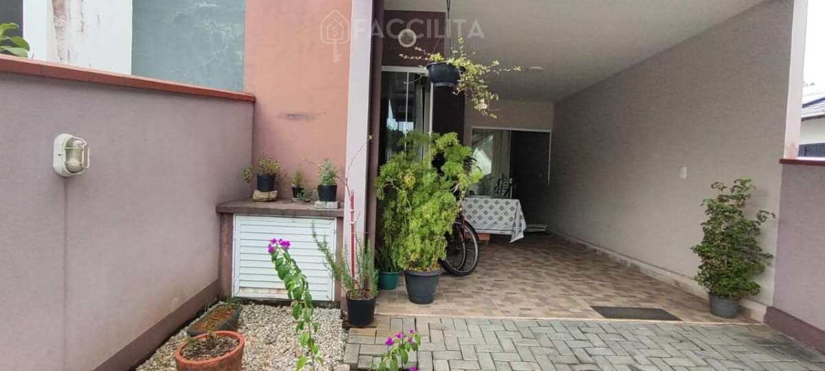 Casa geminada à venda com 2 quartos, 81,80m² - Jaraguá 84,Jaraguá do Sul