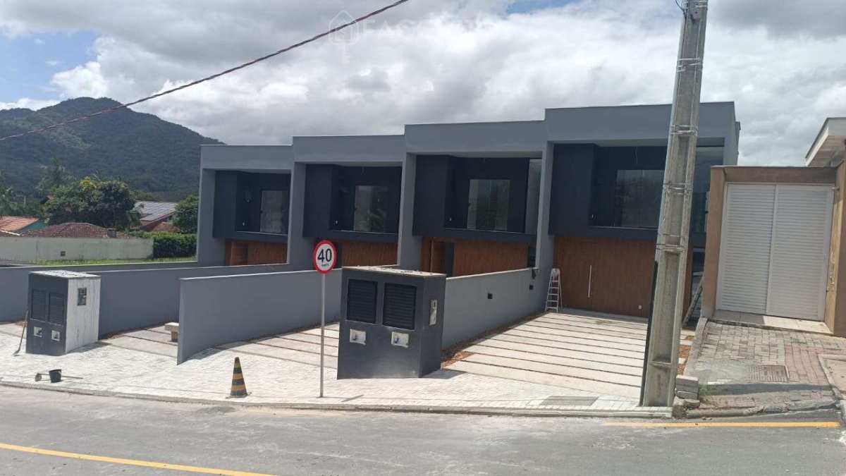 Casa geminada à venda com 2 quartos, 142,60m² - Rau,Jaraguá do Sul
