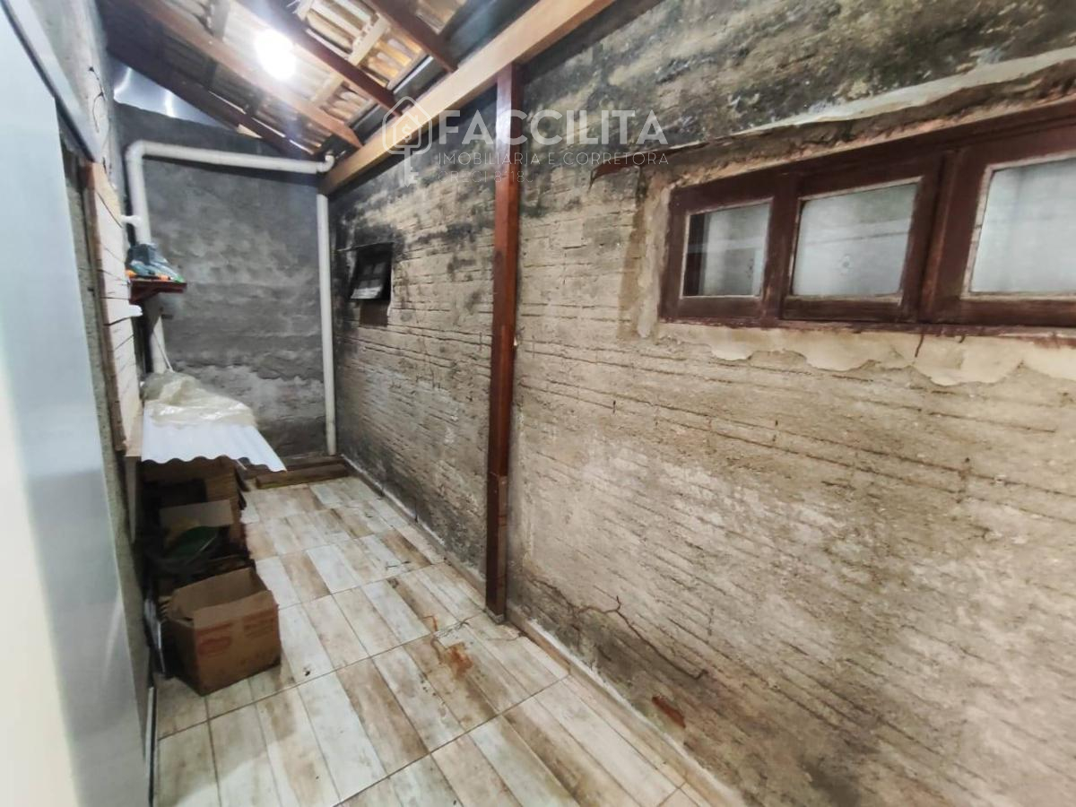  - Vende-se Casa com 02 Dorm. - Móveis Planejados - 02 Vagas - 130m² - Próx. Supermercado Condor